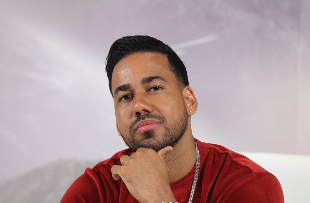 Nuevo álbum de Romeo Santos debuta con dos números uno en listas El