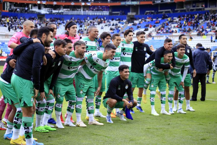 Santos Laguna vence al Necaxa y sube al segundo lugar del Apertura mexicano