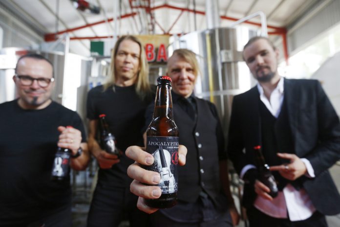 Apocalyptica confÌa en los jÛvenes para mantener vivo el rock