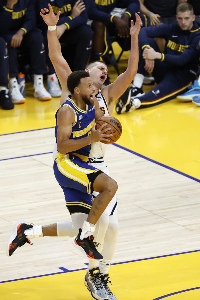 123-110: Curry apacigua a unos Heat peleones