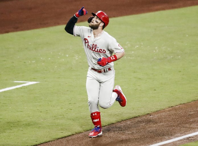 Wheeler impresiona y los Filis golpean primero a los Padres