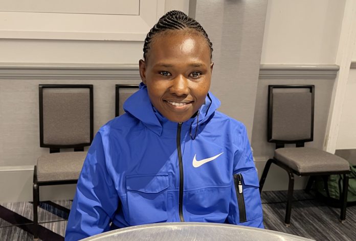 Ruth Chepngetich revalida su corona en Chicago con segunda marca de siempre