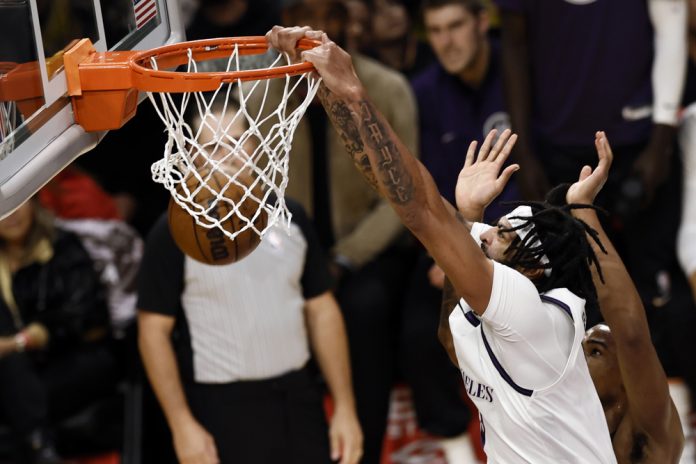 116-103. Los Lakers derrotan a los Nets en el enésimo duelo frustrado LeBron-Durant