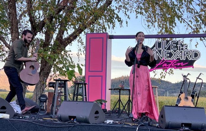 Artistas latinos se incorporan a exclusivo encuentro Live In The Vineyard