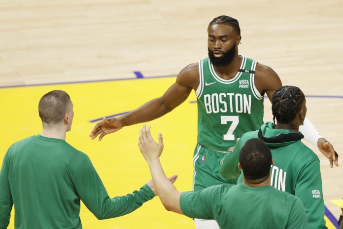 98-125: Los Celtics humillan a los Suns