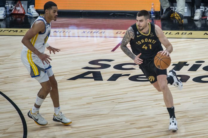 110-126: Poole lidera a unos Warriors sin Curry en la paliza a los Raptors