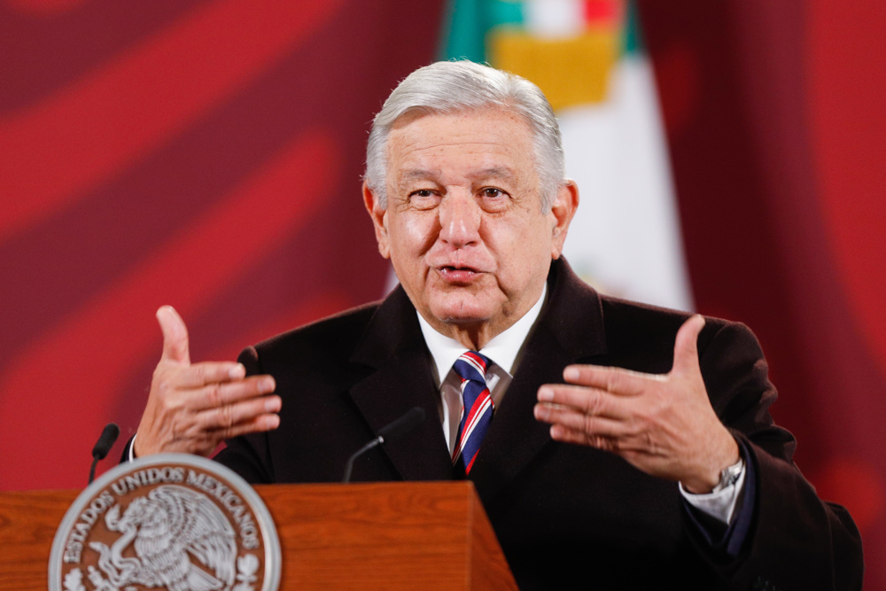 López Obrador dice que México logró reestructurar su deuda externa para