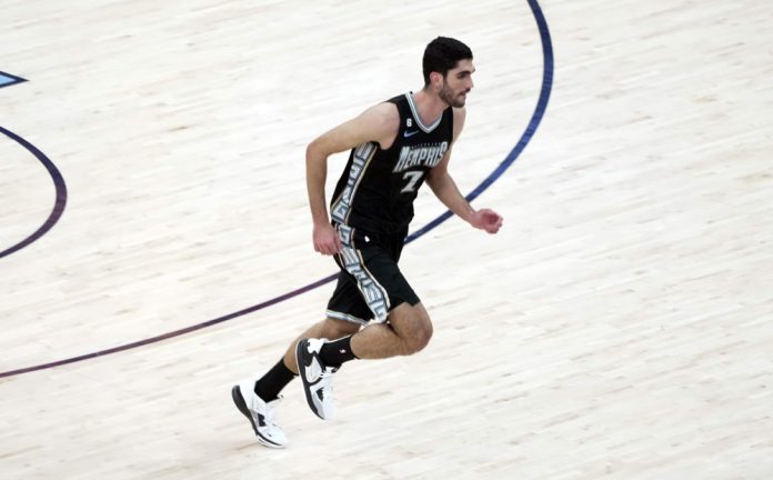 Santi Aldama celebra su 22 cumpleaños consolidado en la NBA