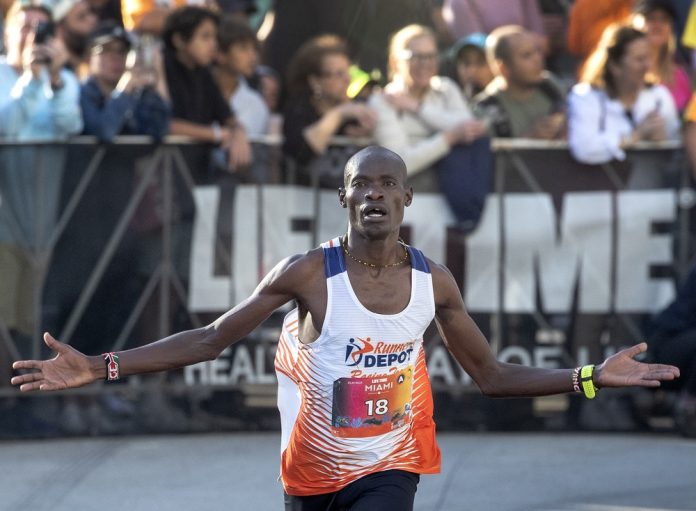 El keniano Onyancha gana el maratón de Miami y el español Hernando el medio