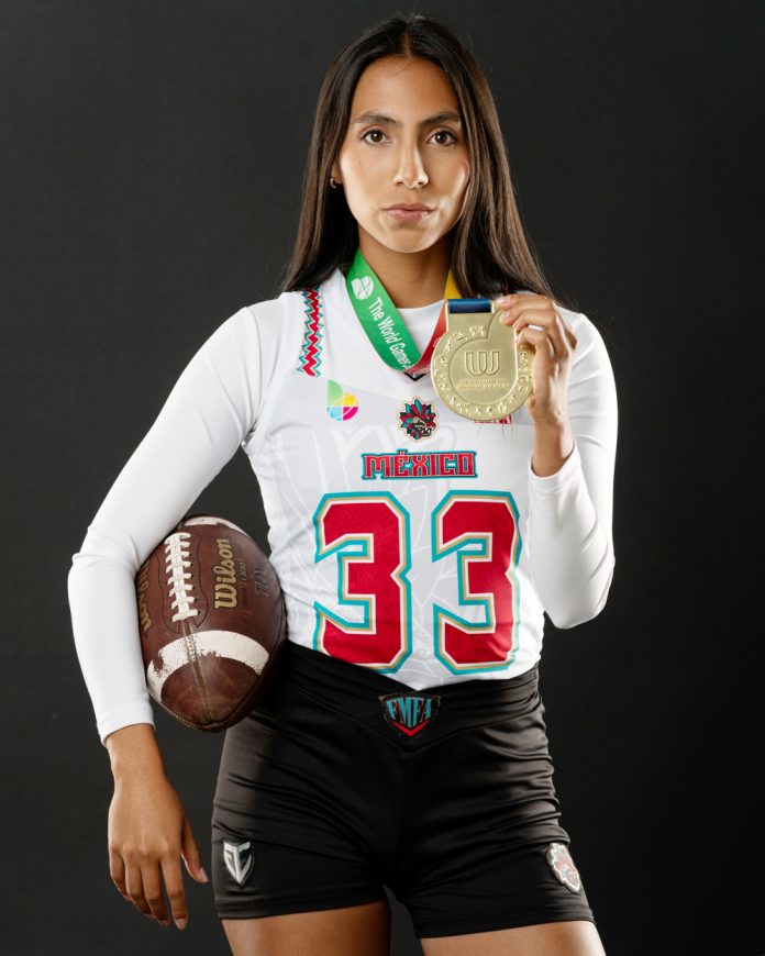 La quarterback mexicana Diana Flores busca empoderar a las mujeres