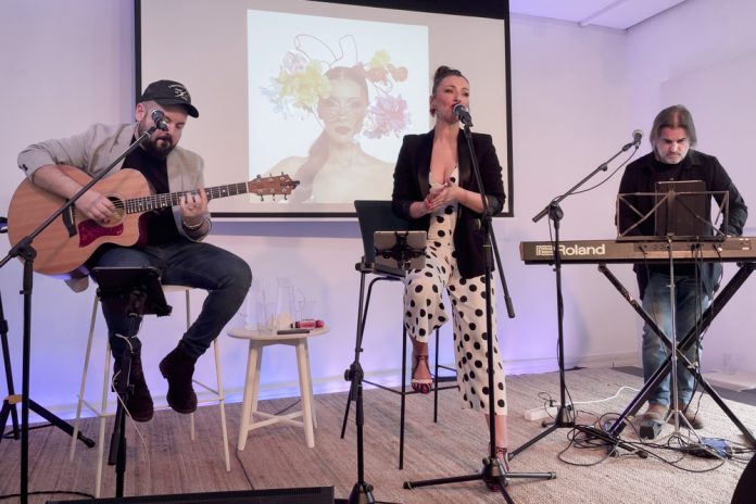 Mara Barros presenta su disco homenaje a México, "Me nace del corazón"