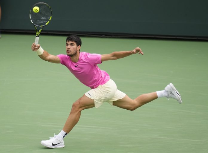 Alcaraz tritura a Medvedev, conquista Indian Wells y recupera el número uno