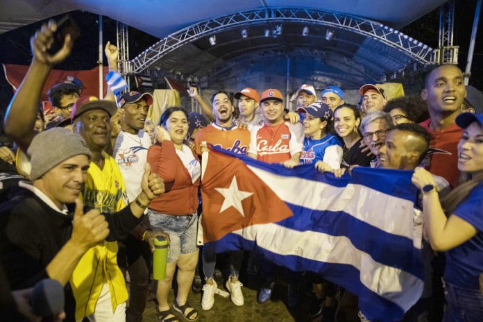 Los cubanos reaccionan con optimismo tras paliza contra EE.UU. en el Clásico