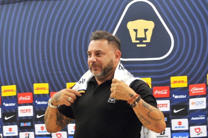 El argentino Mohamed firma como técnico de Pumas y promete buscar el título