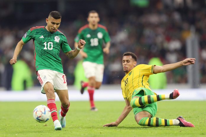 2-2. México empata con Jamaica y se clasifica a la semifinal