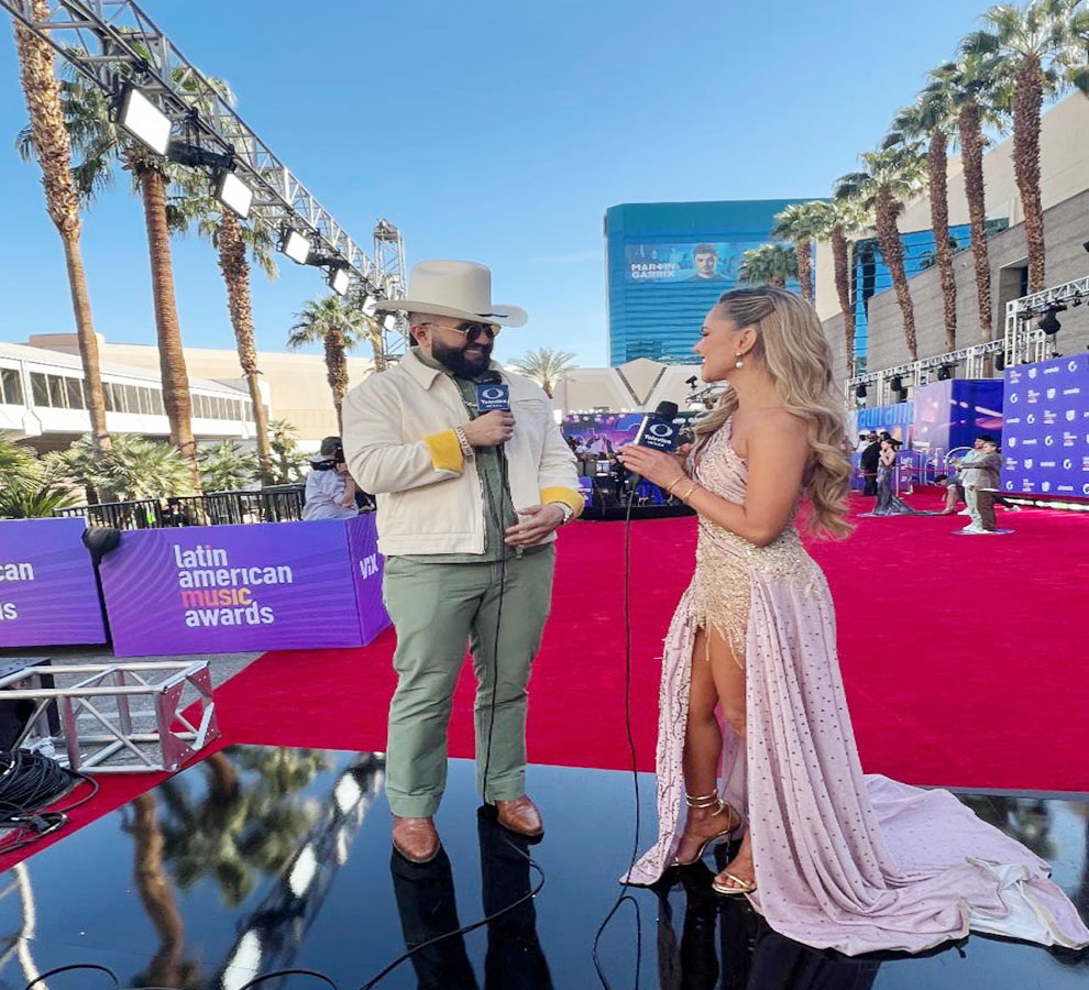 CARIN LEÓN IMPRESIONA EN LATIN AMERICAN MUSIC AWARDS 2023 El