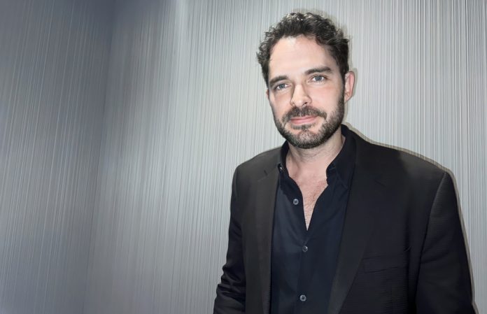 Manolo Cardona debuta como director-actor en Uno para morir