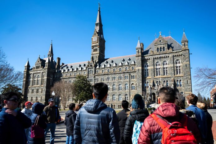Supremo de EEUU permite cancelación de deuda de miles de estudiantes