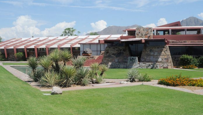 La arquitectura de Frank Lloyd Wright toma forma de zapatillas