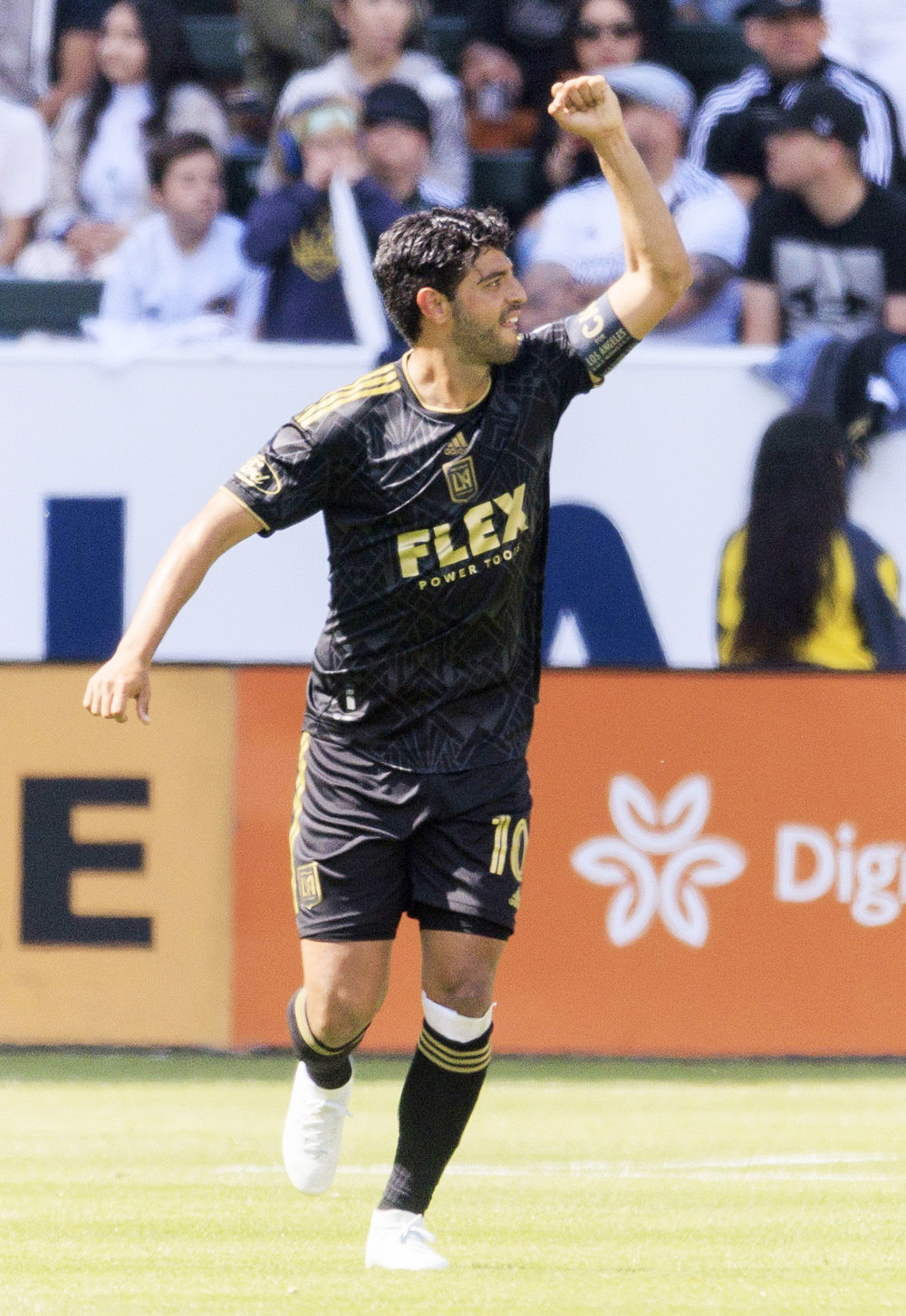Carlos Vela, el que más camisetas vende en la MLS con 'Chicharito