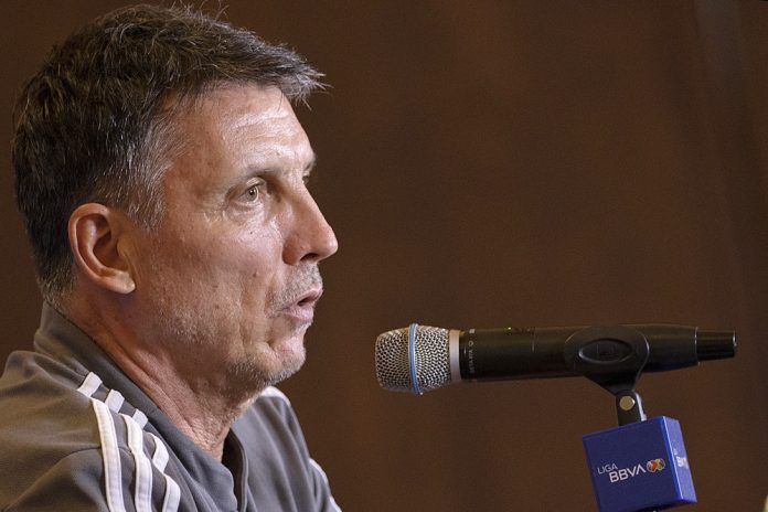 Siboldi, técnico de Tigres, niega estar por encima del serbio Paunovic