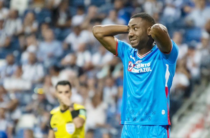 El ecuatoriano Estrada abandona las filas de Cruz Azul y regresa a Toluca