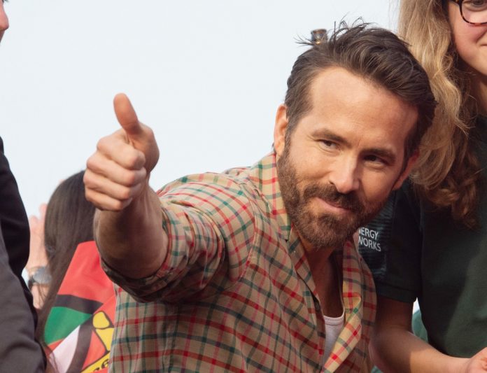 Ryan Reynolds, Snoop Dogg y The Weeknd se pelean... por un equipo de hockey sobre hielo