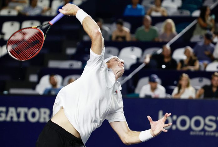 Isner avanza en Abierto de Los Cabos y se cita con Stéfanos Tsitsipás en octavos