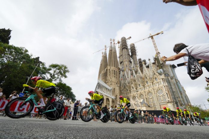 25 noches y 60.000 camas para el descanso de una ciudad nómada llamada Vuelta