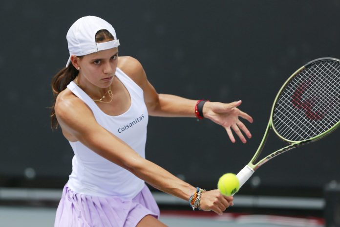 La colombiana Emiliana Arango avanza a octavos de final