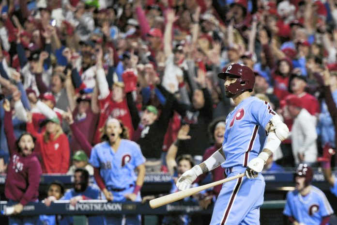 El cubano Castellanos, primero en la MLB con dos jonrones en partidos consecutivos en postemporada