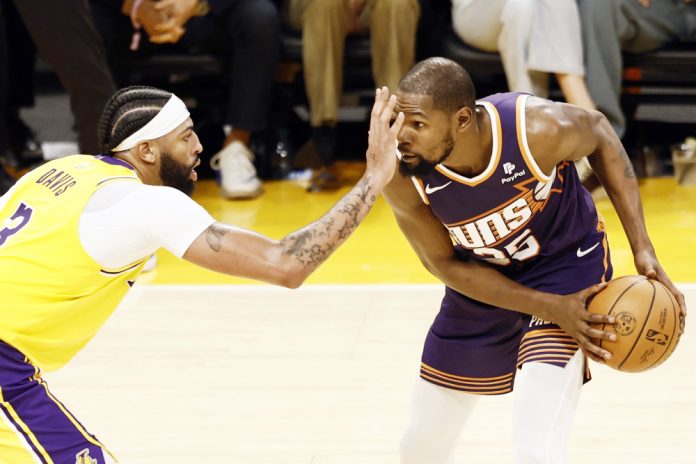 100-95. Los Lakers de LeBron superan a los Suns de Durant con un último cuarto estelar