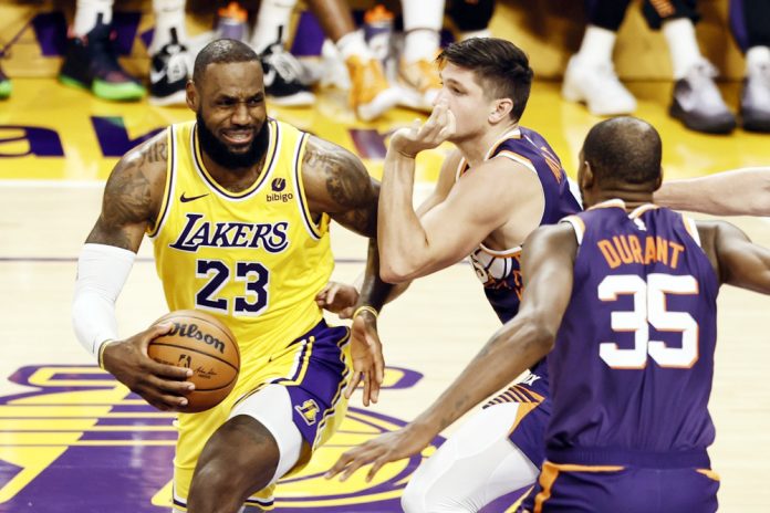 100-95. Los Lakers de LeBron superan a los Suns de Durant con un último cuarto estelar