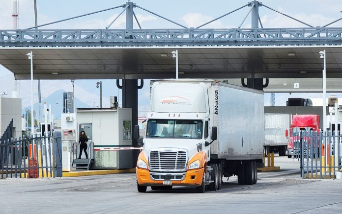 Transportistas celebran suspensión de revisiones exhaustivas en frontera México-Texas