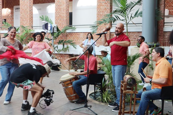 Grupo de bomba puertorriqueña Son del Batey festeja sus 25 años presentando primer álbum