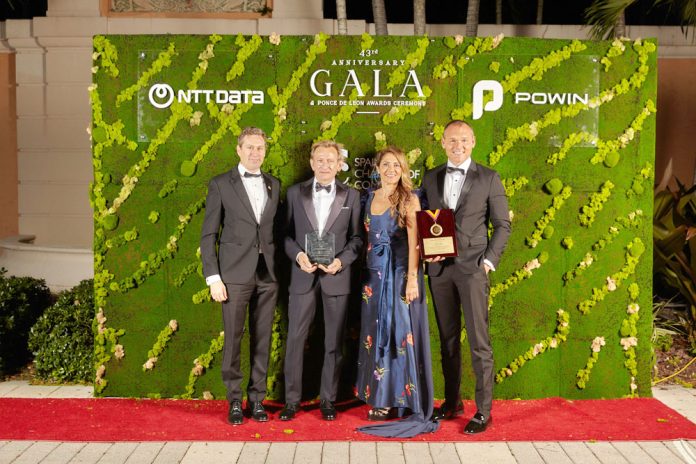 Tecnológica NTT DATA y jefe de empresa de energía Powin reciben los Premios Ponce de León