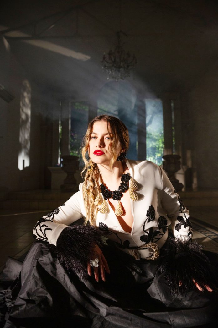 Sofía Reyes entrega un álbum personal e introspectivo con "Milamores"