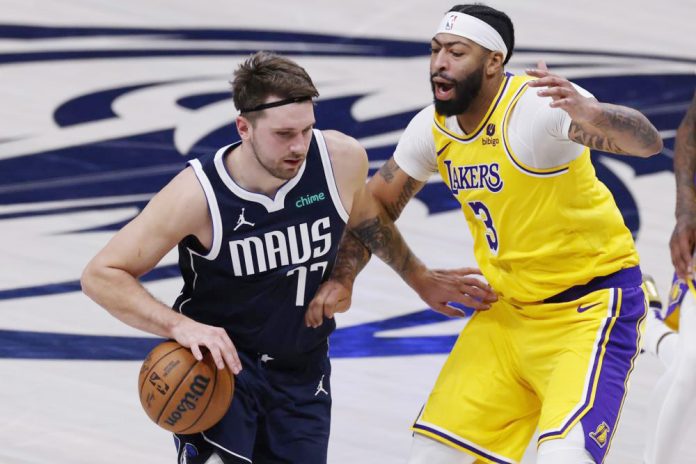 Draymond Green y Nikola Jokic, expulsados; los Mavericks frenan a los Lakers