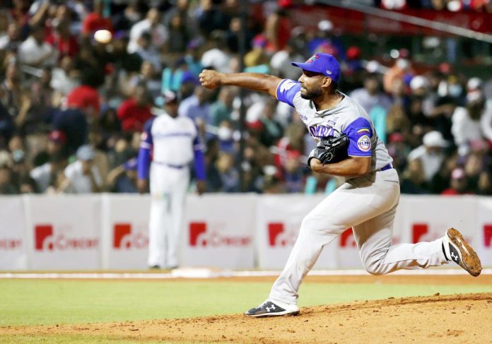 El colombiano Alcalá y el estelar Paredes comandan a los Naranjeros en la Serie del Caribe