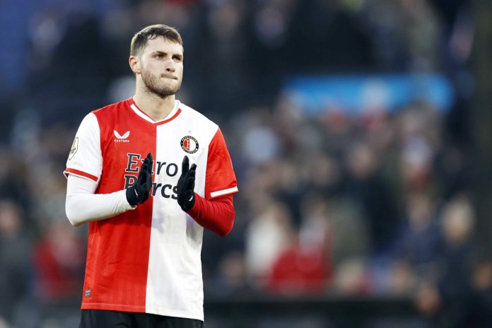 0-0. Giménez se topa con Unnerstall; el Feyenoord con el Twente
