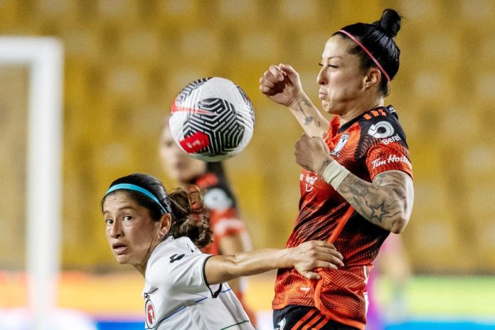 El Tigres de Jenni Hermoso visita al Cruz Azul en busca de mantener su paso perfecto