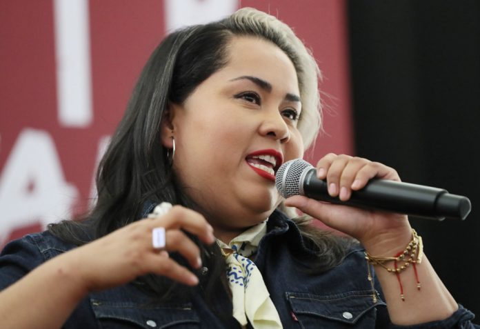 La mexicana Vivir Quintana destaca el valor de "las amigas" en su vida y en su carrera