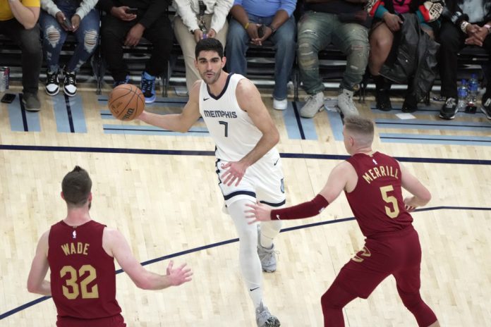 Aldama mete 18 puntos, pero los Grizzlies caen ante los Cavaliers