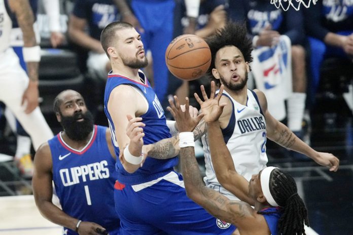 109-97. Los Clippers castigan el comienzo lento de Doncic e Irving