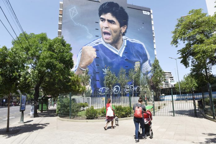 Nuevo informe forense sobre la muerte de Maradona pone en duda responsabilidad médica