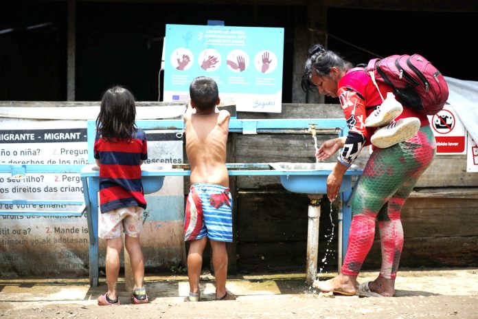 La migración infantil por la selva del Darién crece un 40 % y se encamina a nuevo récord