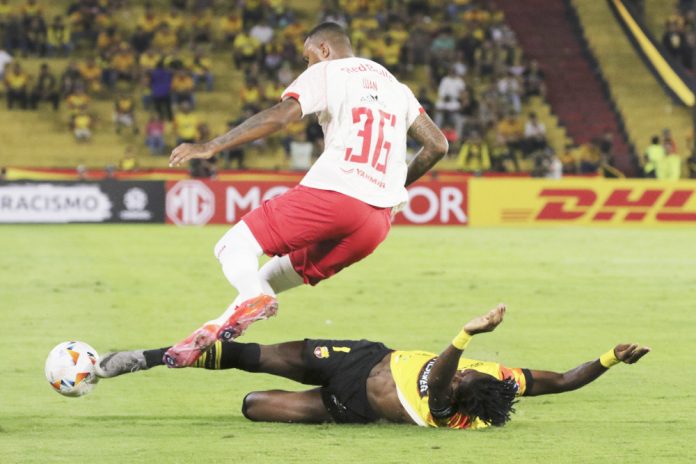 1-1. Bragantino le impide al Barcelona dedicarle un triunfo al fallecido Justin Cornejo