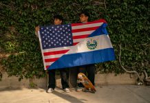 Versión en español del himno de EEUU se viraliza como protesta por las redadas migratorias