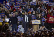 Mamdani ultima su campaña electoral y cruza el puente de Brooklyn seguido de sus votantes