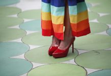 Un tribunal de apelaciones mantiene prohibición a ciertos espectáculos ‘drag’ en Texas